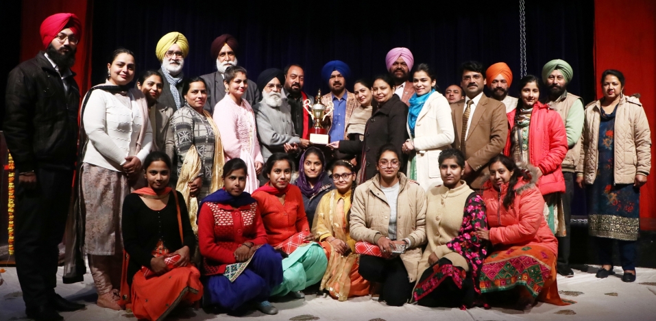 नौजवानों के व्यक्तित्व निर्माण के लिए शैक्षिक संस्थानों और कला-साहित्य संस्थाओं का मिलकर काम करना ज़रूरी-डॉ. सुरजीत पातर